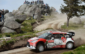 Meeke pilota su Citron en el Rally de Portugal.