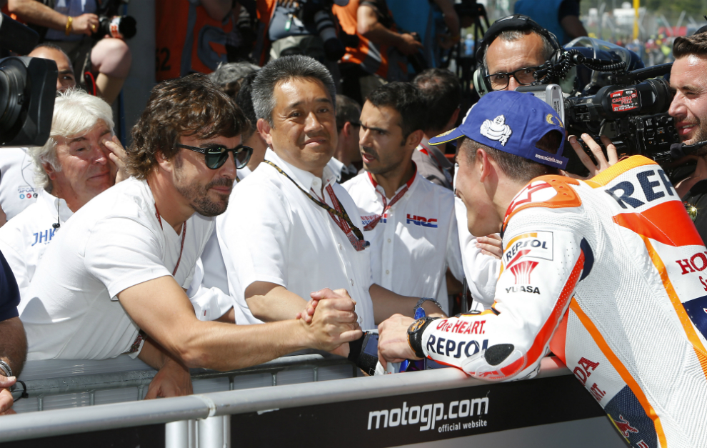 Alonso, felicitando a Mrquez tras el segundo puesto en Mugello.