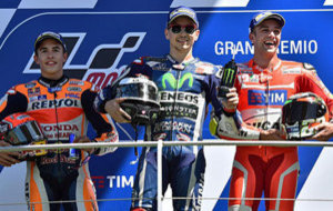 Mrquez, Lorenzo y Iannone en el podio de Mugello.
