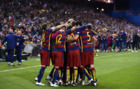 El equipo del FC. Barcelona celebra unido el segundo gol del partido...