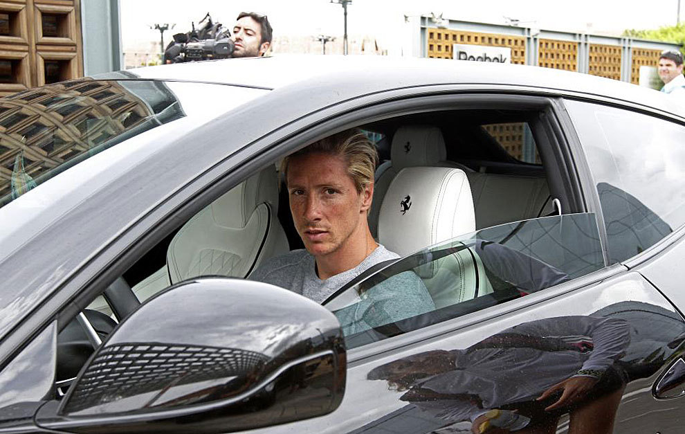 Fernando Torres llega al Gimnasio Reebok Sports Club La Finca.