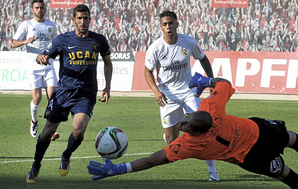 Una imagen del partido de ida entre el UCAM Murcia y el Castilla.