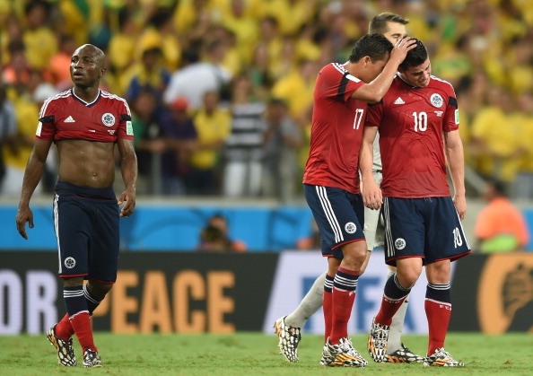 Bacca, consolando a James en el Mundial de Brasil.