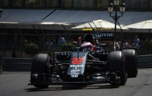 El McLaren Honda de Jenson Button durante los libres del jueves en...