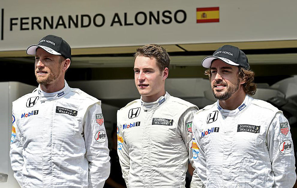 Vandoorne, entre medias de Button y Alonso