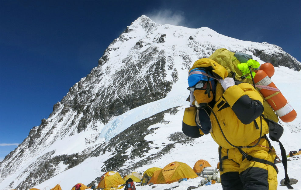 El equipo de rescate de los escaladores indios en el Everest.