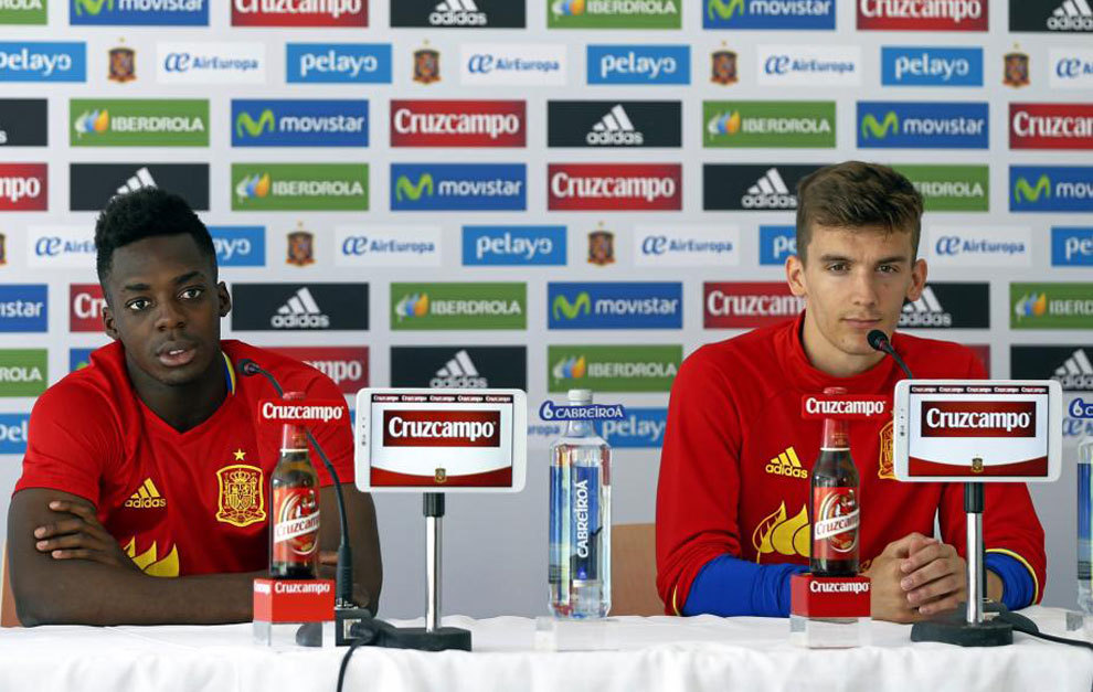 Iñaki Williams y Diego Llorente, durante la rueda de prensa.