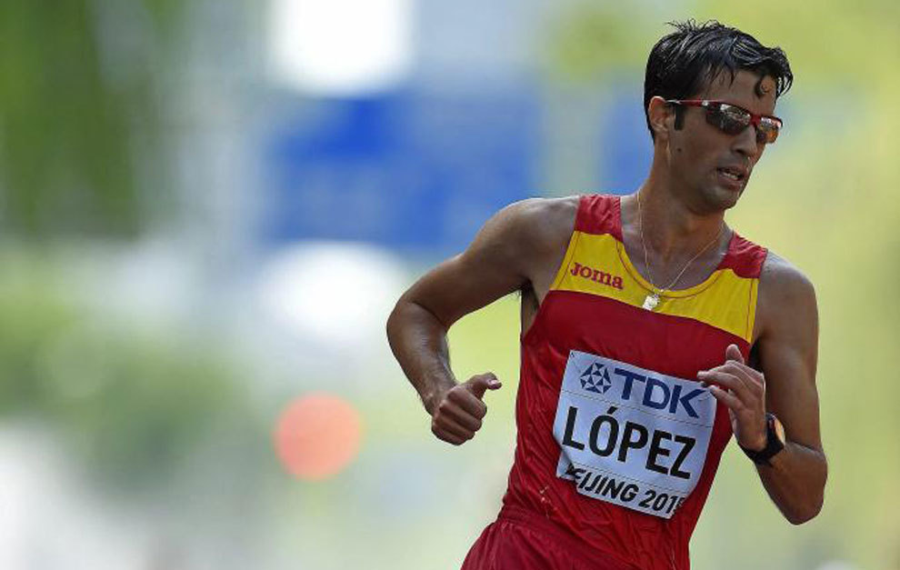 Miguel Ángel López, durante la prueba de los 20 kilómetros marcha...