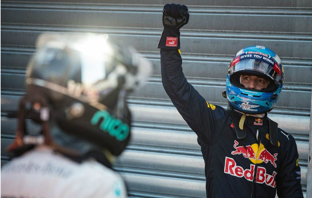 Daniel Ricciardo celebra su &apos;pole&apos; en el GP Mnaco 2016