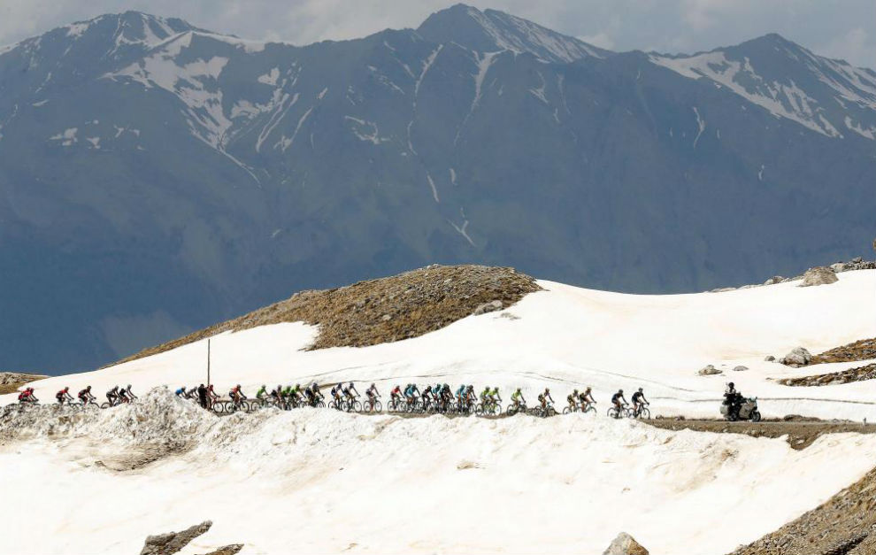 Los Alpes nos volvieron a regalar imgenes impresionantes del Giro de...