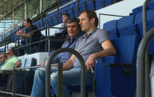 Juande Ramos y Arnau viendo el partido del filial malaguista.