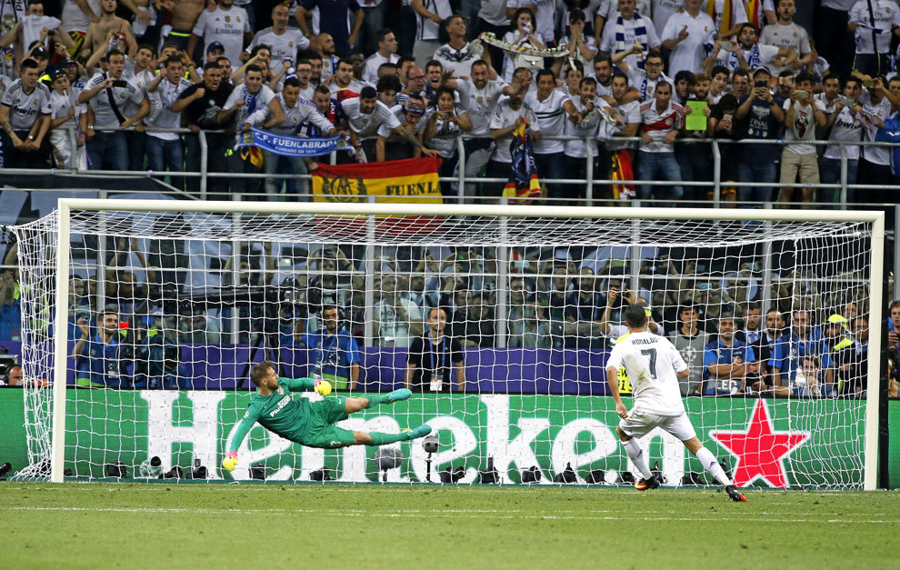 Cristiano y Oblak en el penalti que dio la victoria al Real Madrid