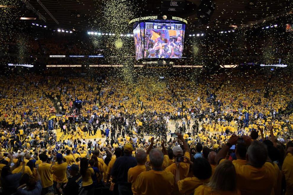 La fiesta del oracle arena tras ganar los warriors... | Marca.com