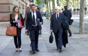 Los abogados de los Messi, a su llegada a la Audiencia de Barcelona
