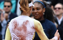 Serena Williams felicit a Garbie tras acabar el partido.