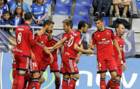 Los jugadores de Osasuna celebran uno de sus cinco goles en el Carlos...