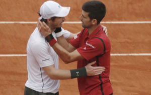 Murray y Djokovic se saludan en la red