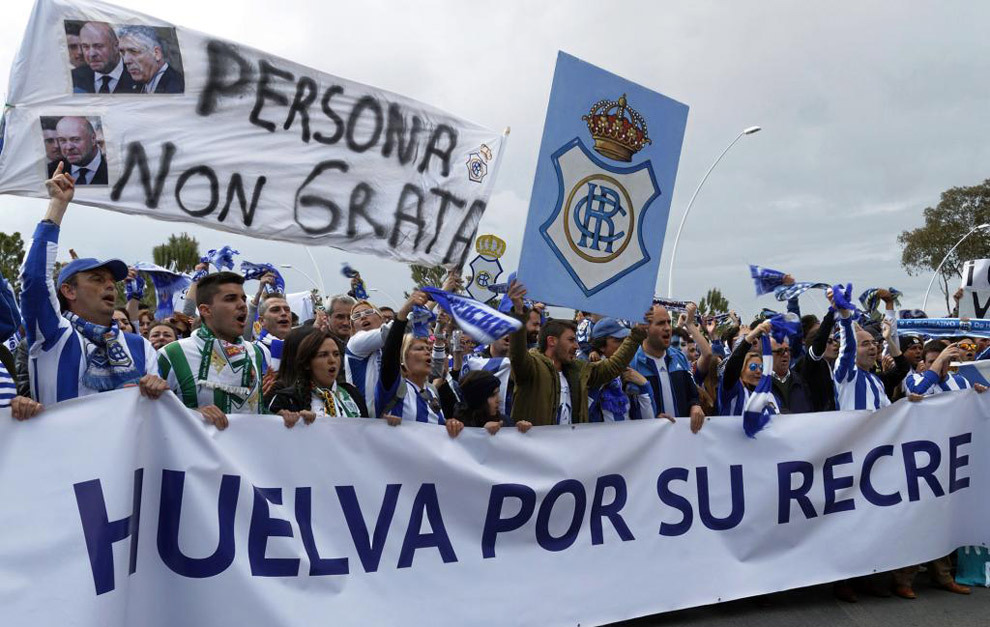 Aficionados del Recrativo de Huelva se manifiestan en las calles