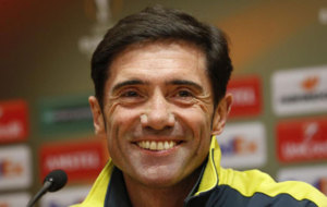 Marcelino, en una rueda de prensa con el Villarreal.