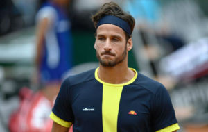 Feliciano Lpez durante un partido en Roland Garros.