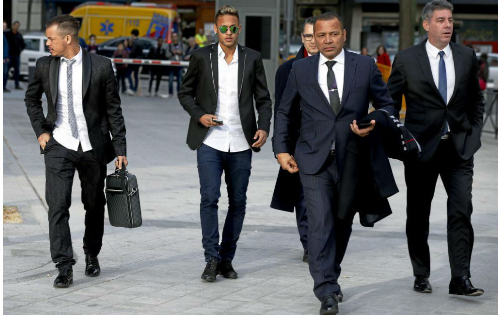 Neymar y su padre tras declarar en la Audiencia Nacional
