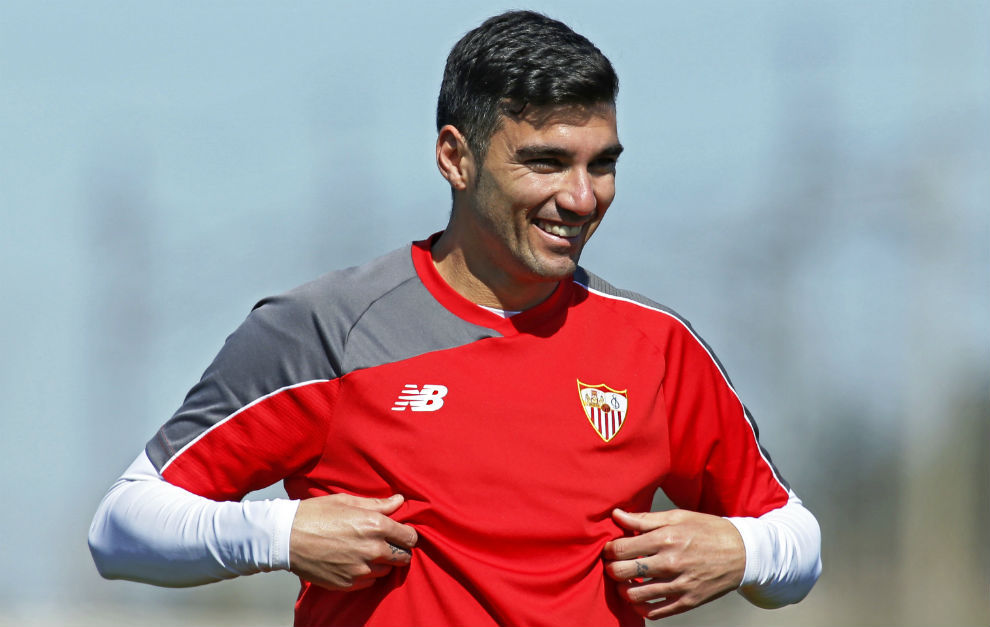Reyes, sonriente en un entrenamiento del Sevilla.