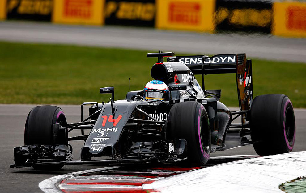 Alonso pilota su McLaren Honda en Montreal.