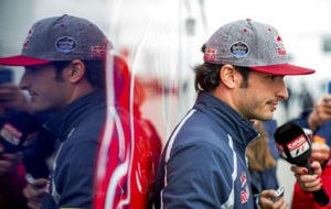 Carlos Sainz atiende a la prensa en el Paddock del GP de Canad 2016