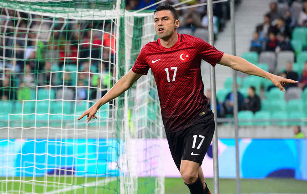 Burak Yilmaz celebrando un gol en el amistoso ante Eslovenia.