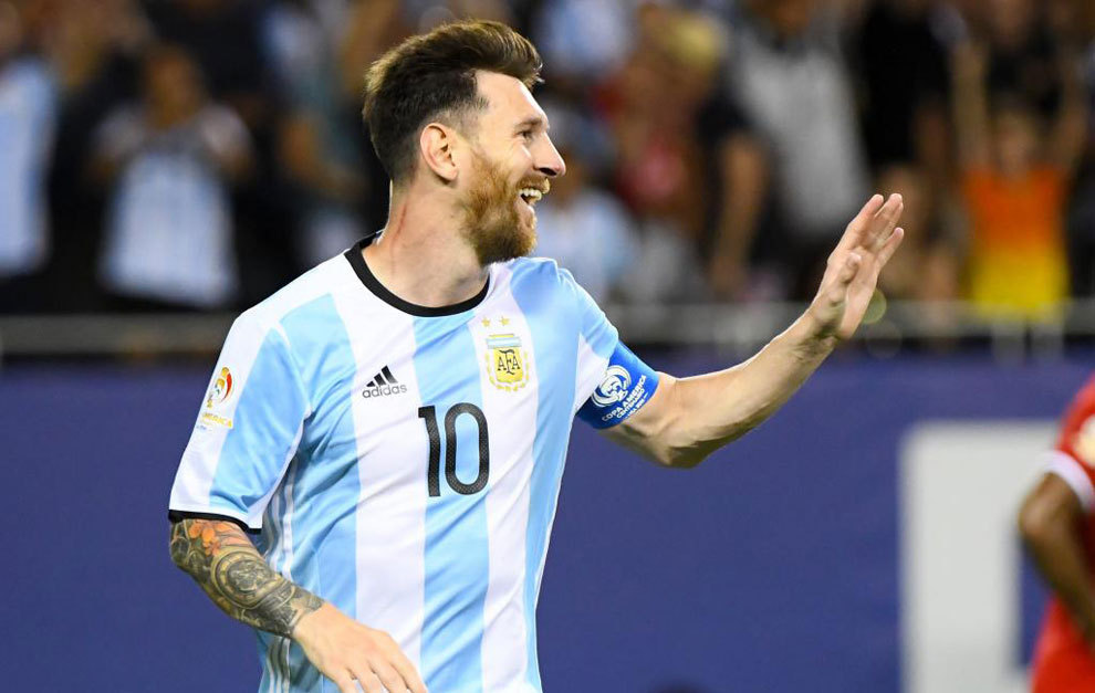 Messi celebra uno de sus goles a Panam.
