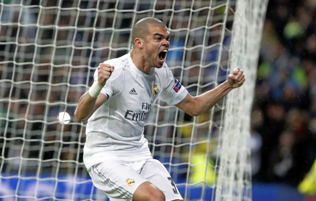 Pepe celebra uno de los goles del Madrid al Wolfsburgo.