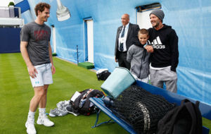 Andy Murray en su encuentro con David y Romeo Beckham.