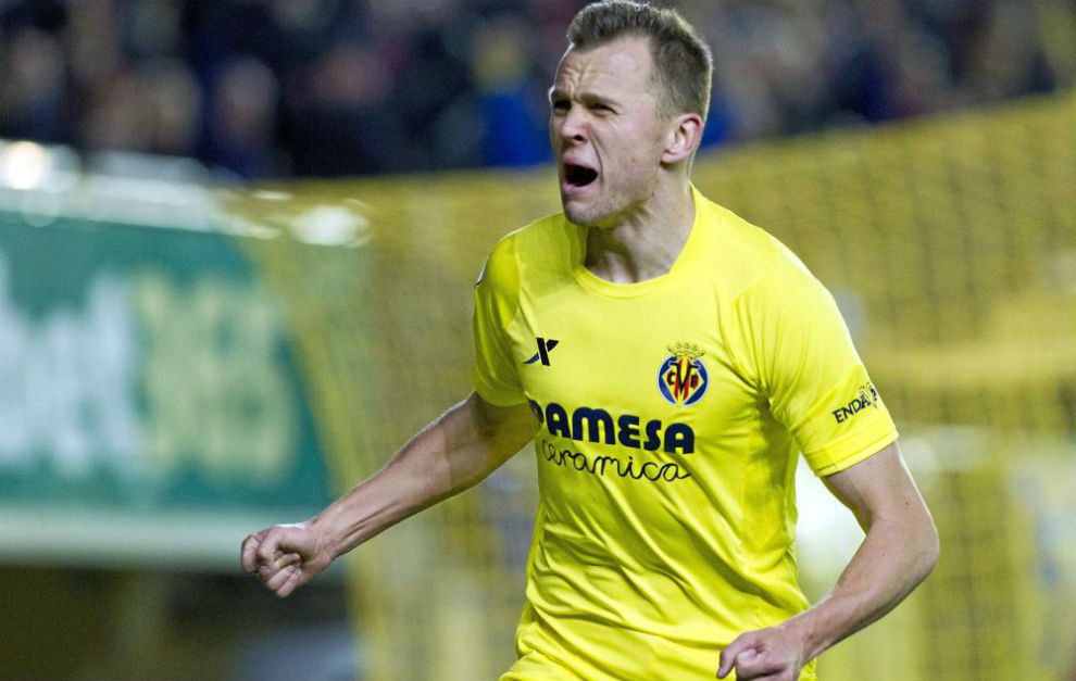 Cheryshev celebra un gol con el Villarreal en la 14-15