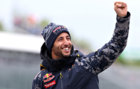Ricciardo sonre saludando al pblico en Canad.