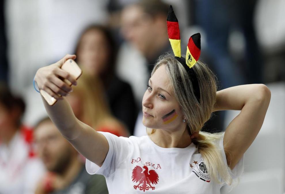 Aficionada alemana hacindose un 'selfie'.