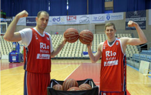 Maric y Kolesnikov durante su presentacin como jugadores del...