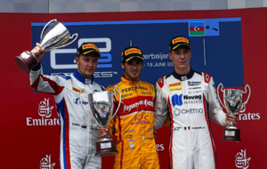 Giovinazzi, en el podio junto a Sirotkin y Marciello