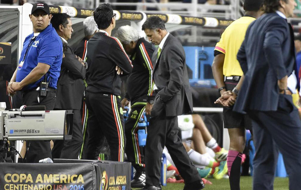 Osorio, cabizbajo tras el duelo ante Chile.