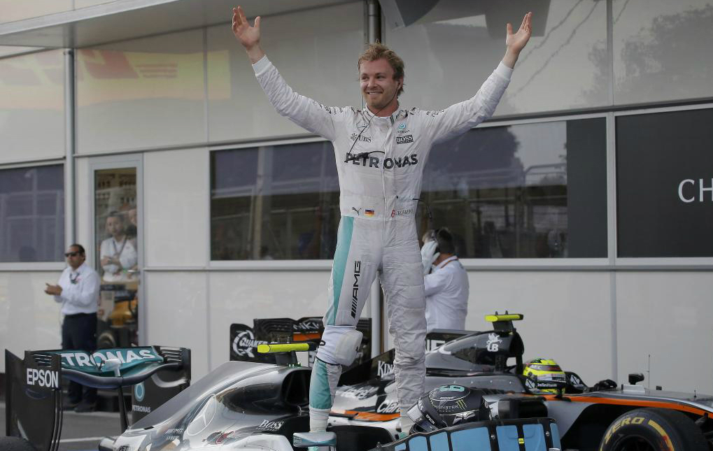 Nico Rosberg celebra la victoria sobre su monoplaza en el GP de Europa