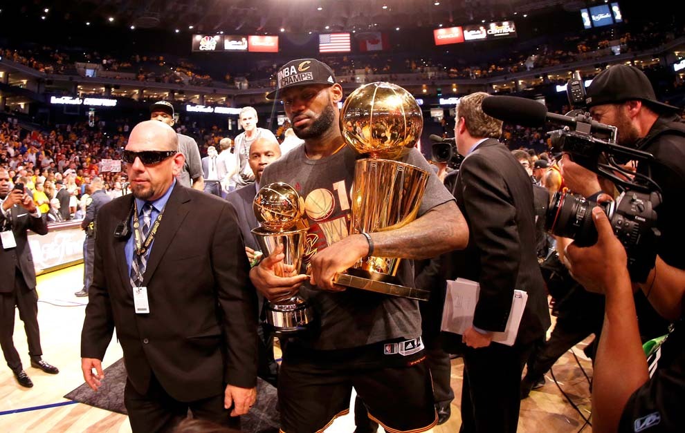 Marchito desesperación Hacia atrás Cavaliers campeones NBA: MVP LeBron llora feliz por el anillo: "Esto es  increíble" | Marca.com
