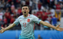 Yilmaz celebra uno de sus goles.