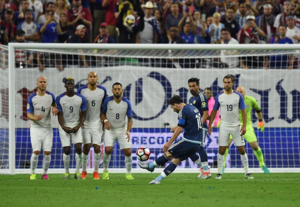 Messi se invent un golazo histrico de falta ante Estados Unidos.