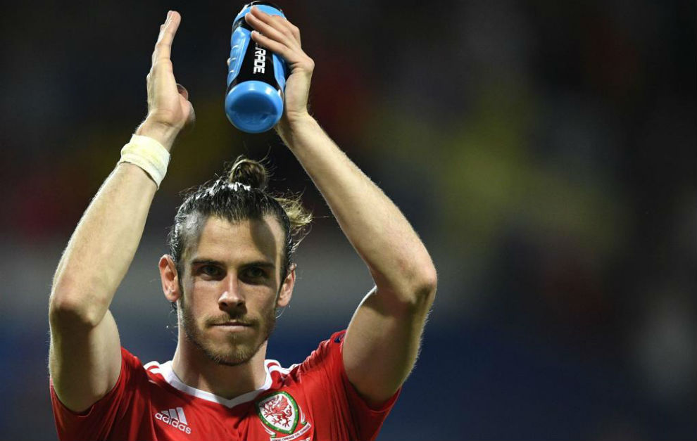 Bale celebra la clasificacin de Gales a octavos en la Eurocopa.
