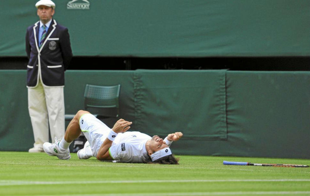 Ferrer, en el suelo de la central de Wimbledon