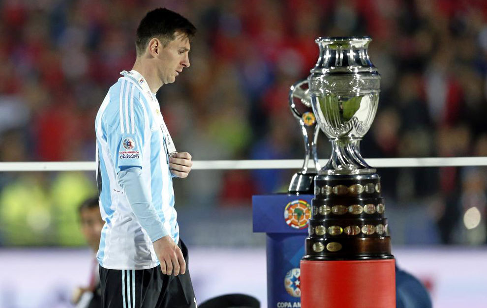 Messi mira la Copa Amrica tras perder la final ante Chile.