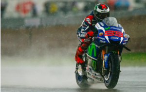 Jorge Lorenzo bajo la lluvia del GP de Holanda 2016