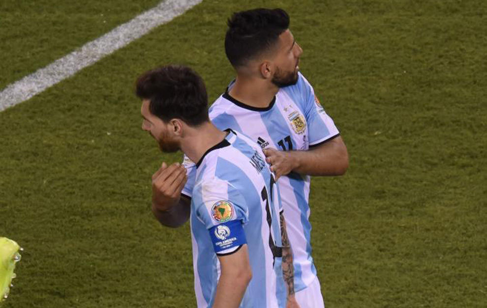 Messi y Agero durante la final de la Copa Amrica Centenario.