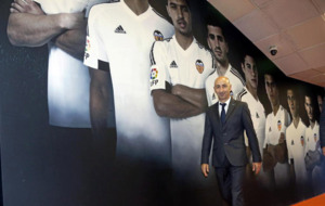 Pako Ayestarn, entrenador del Valencia C.F