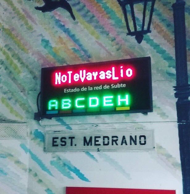 Los paneles de las carreteras de Buenos Aires y tambin del metro...
