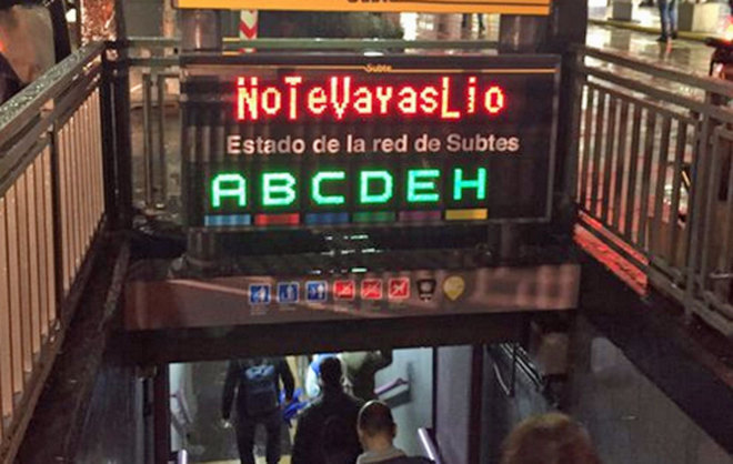 Los paneles de las carreteras de Buenos Aires y tambin del metro...